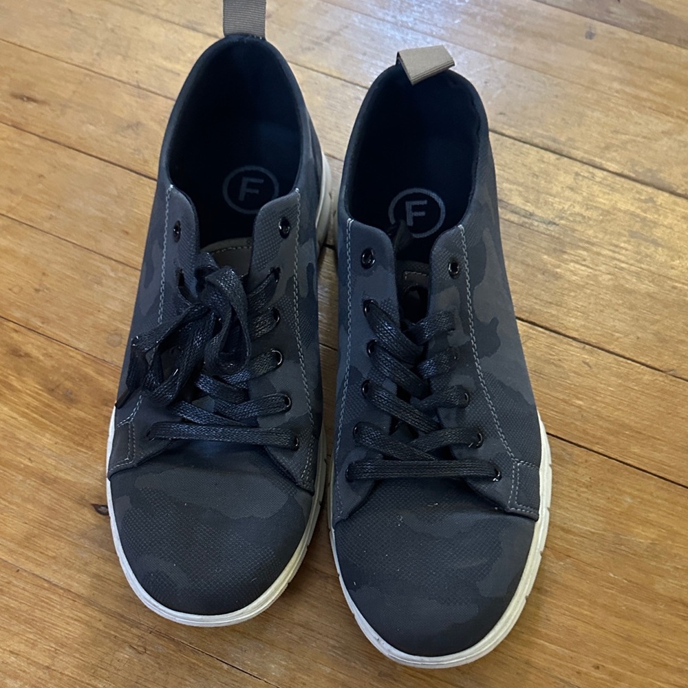 Men’s French Connection Raven low top camo sneakers size 11